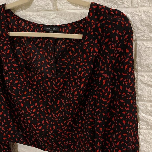 DYNAMITE BLACK RED TOP BLOUSE | LONG PUFF SLEEVE | SLIGHTLY CROPPED  | PATTERNED - Picture 3 of 5